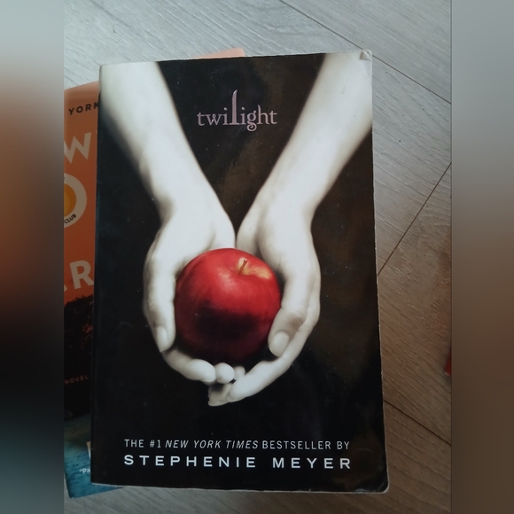 Book Bundle - Picture 2 of 3